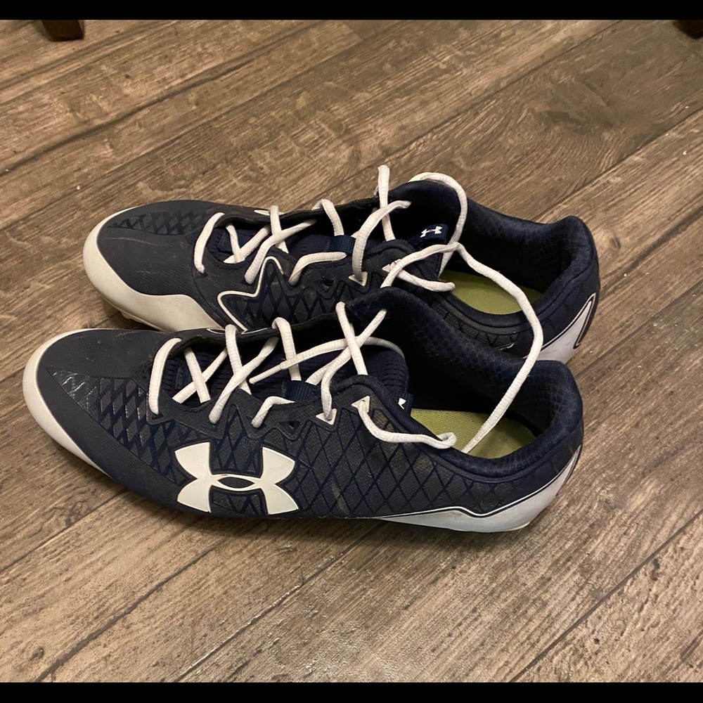 UA football kicks